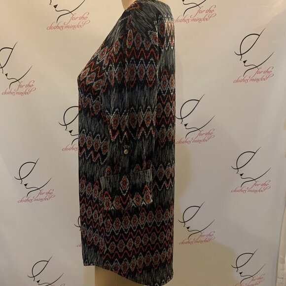 New direction. Sz M. Chevron Print Pullover Tunic. 3/4 Roll Tab Sleeves. B84. - Picture 2 of 5